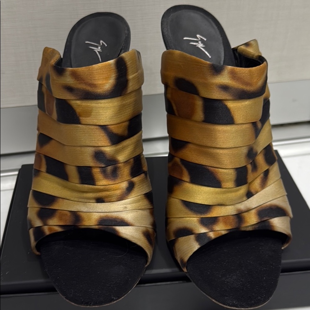Open high heels pumps by Giuseppe Zanotti